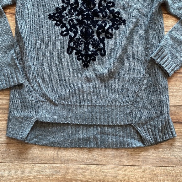 Gray long sleeve sweater by Democracy - Picture 7 of 8